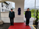 Častna straža pred odkritjem spominske plošče