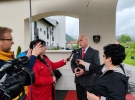 Podžupan dr. Pungartnik ob spominski plošči